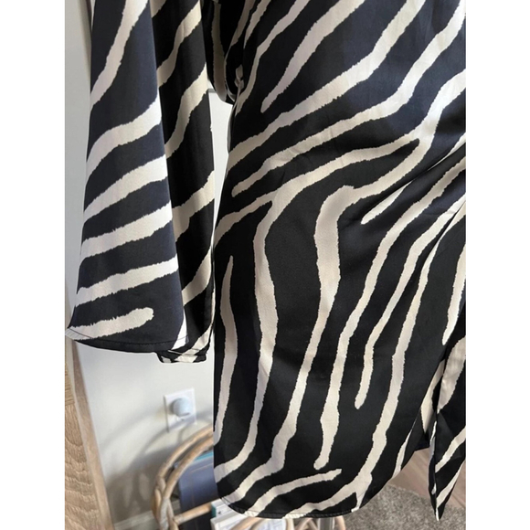 H&M Wrap Dress Womens XS Zebra Print Belted Mini Long Sleeve Kimono - Picture 4 of 14